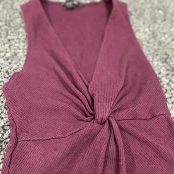 Womens Forever 21 Ribbed Maroon Low V-Neck Bodysuit Size S - Picture 4 of 6
